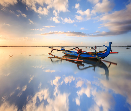 Boat-on-water-542x469