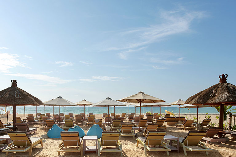 novotel-bali-nusa-dua-beach-chairs-768x512