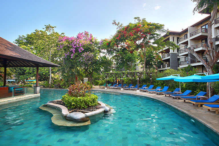 novotel-bali-nusa-dua-pool-768x512